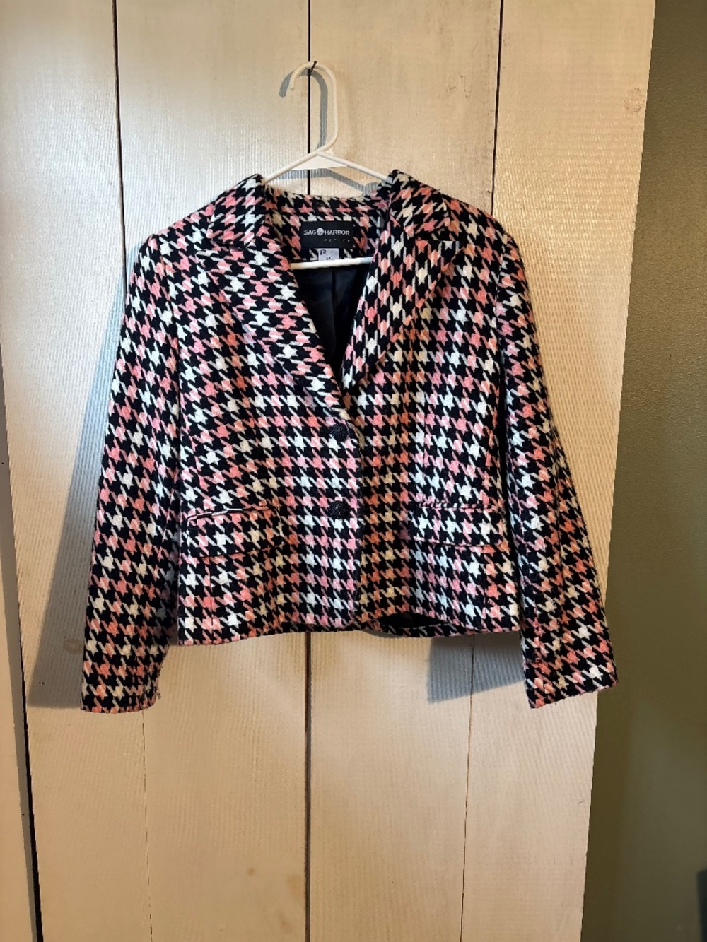 Woman’s o k & black sag harbor blazer